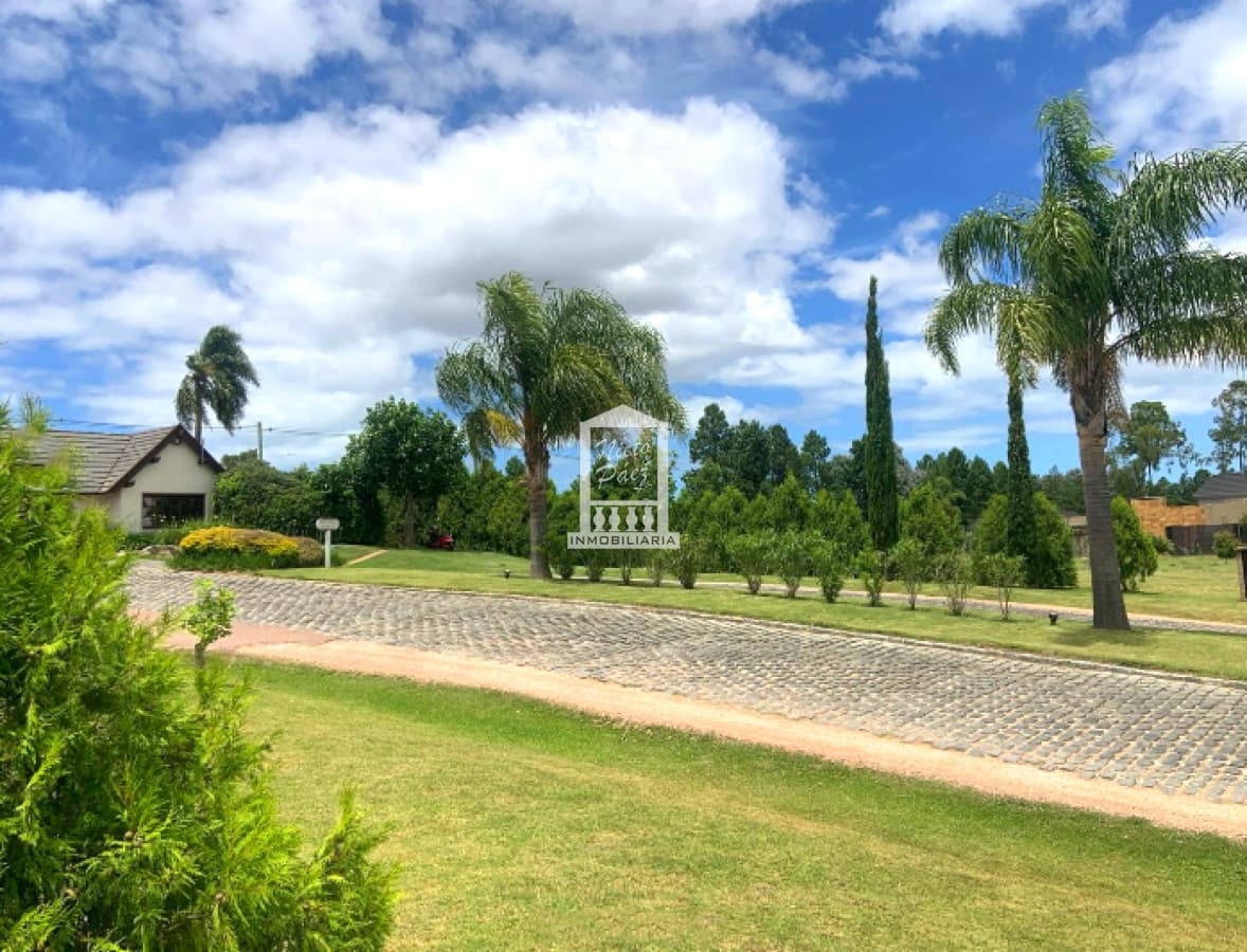 Barrio privado CARMEL. Lote de 2.168 m2