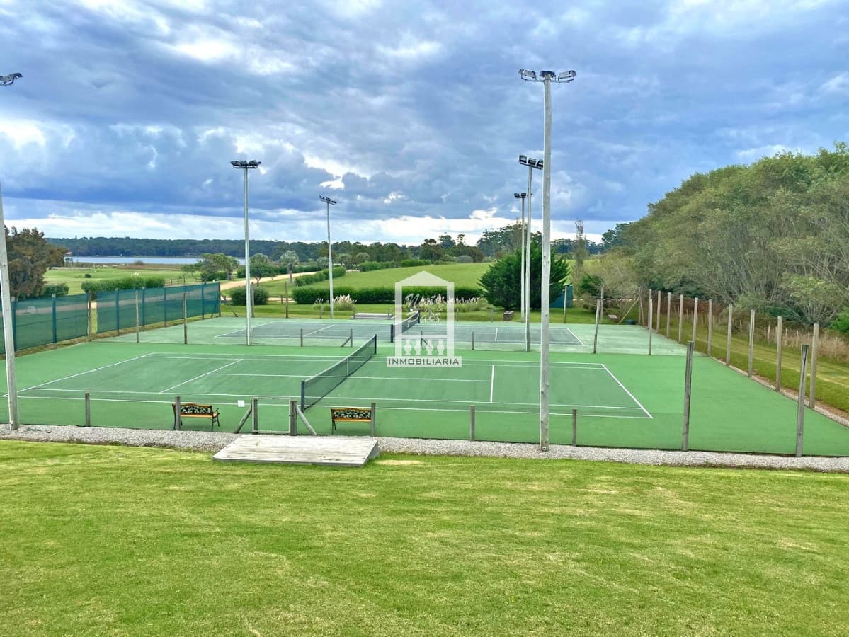 Barrio privado de lujo, Laguna Estates. Lote de 8.430 m2. Manantiales, Ruta 104