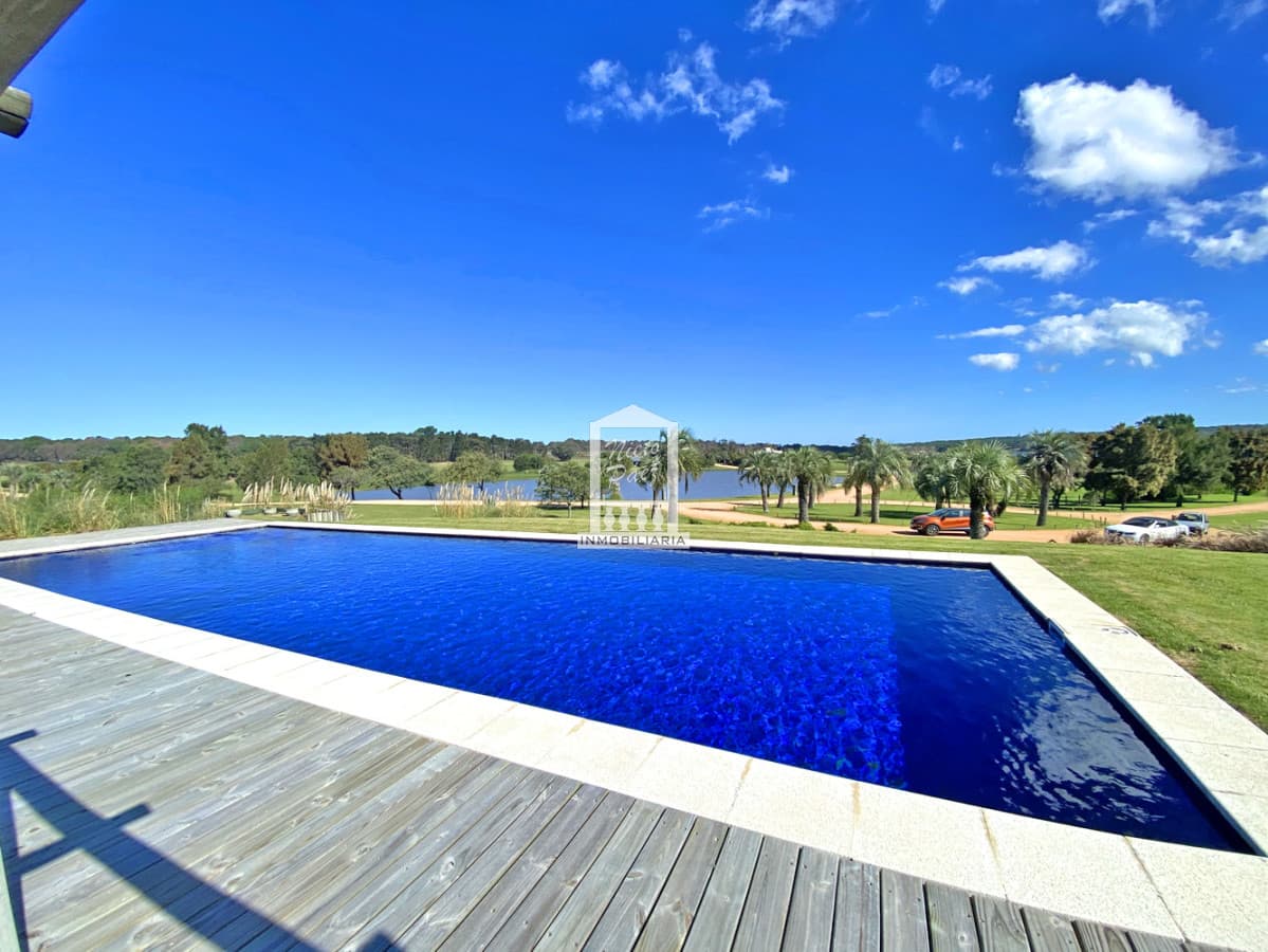Barrio privado de lujo, Laguna Estates. Lote de 8.430 m2. Manantiales, Ruta 104