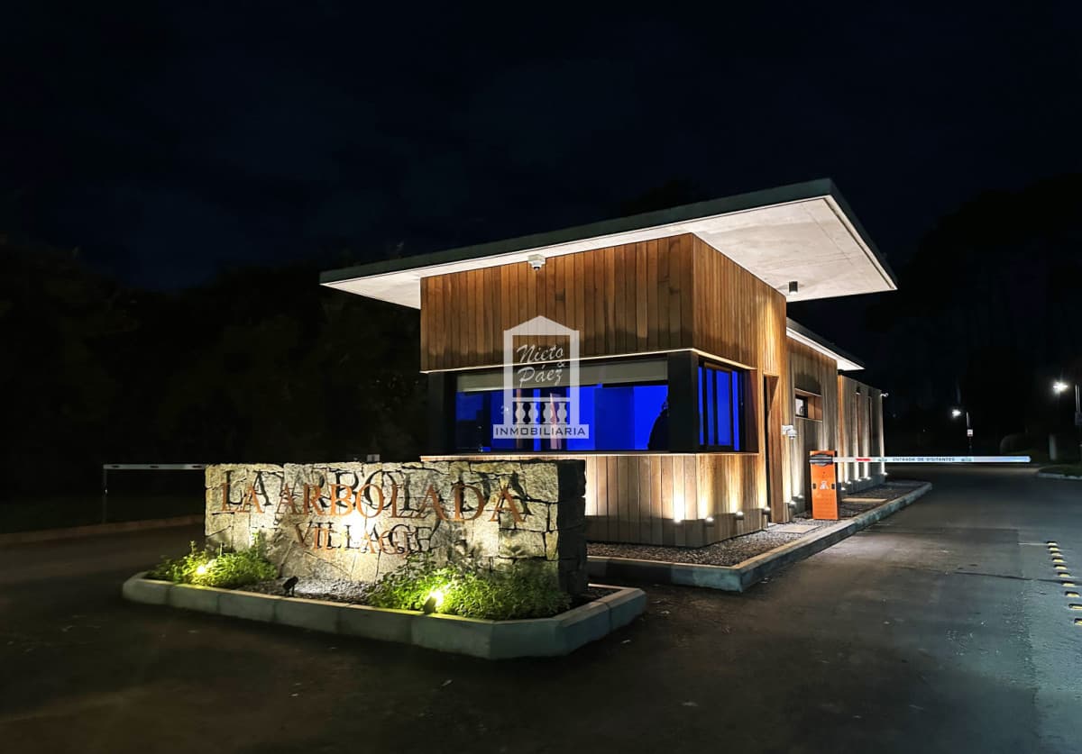 2.119 m2 en barrio privado La Arbolada