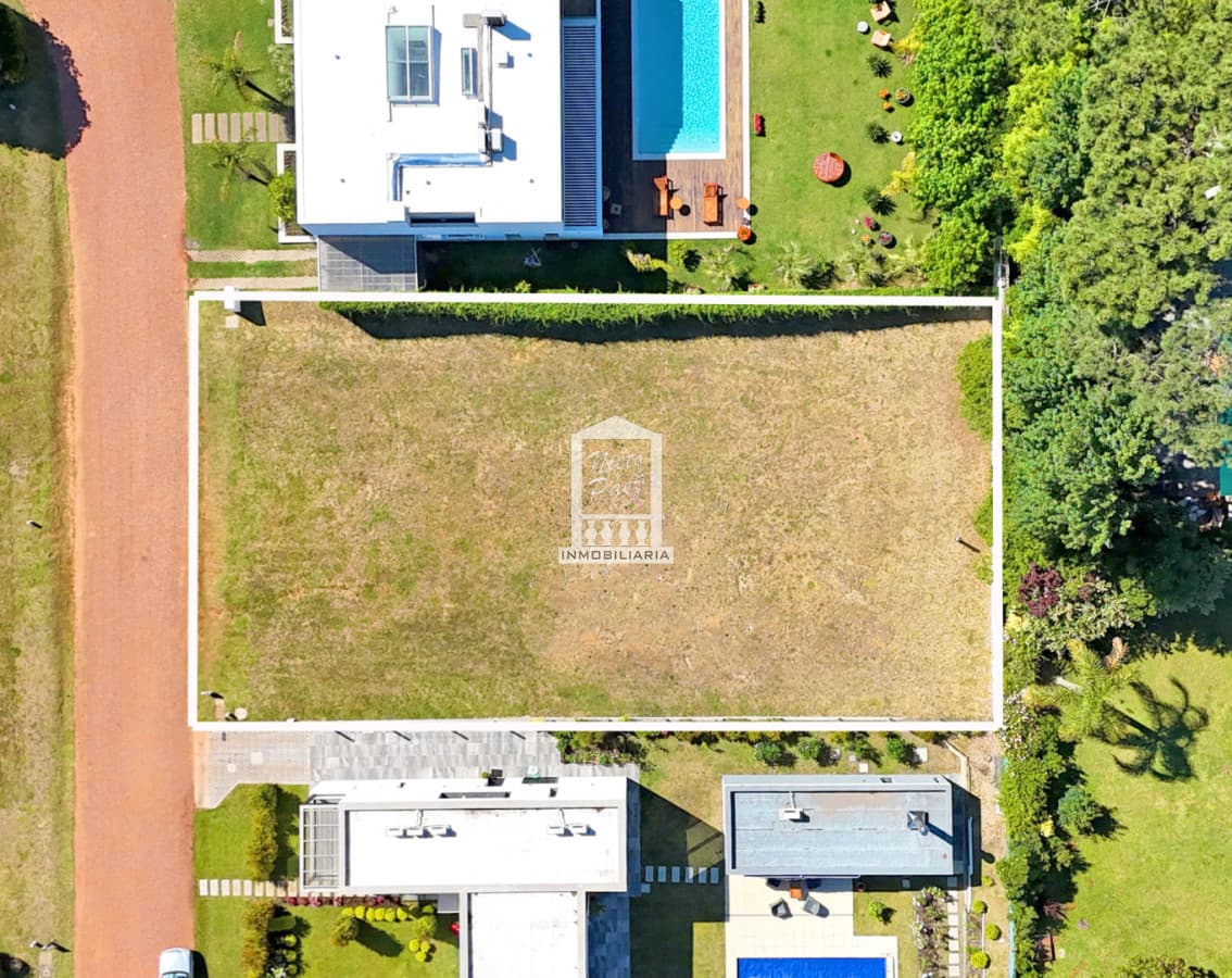Barrio Privado en Playa Mansa. Lo más exclusivo.