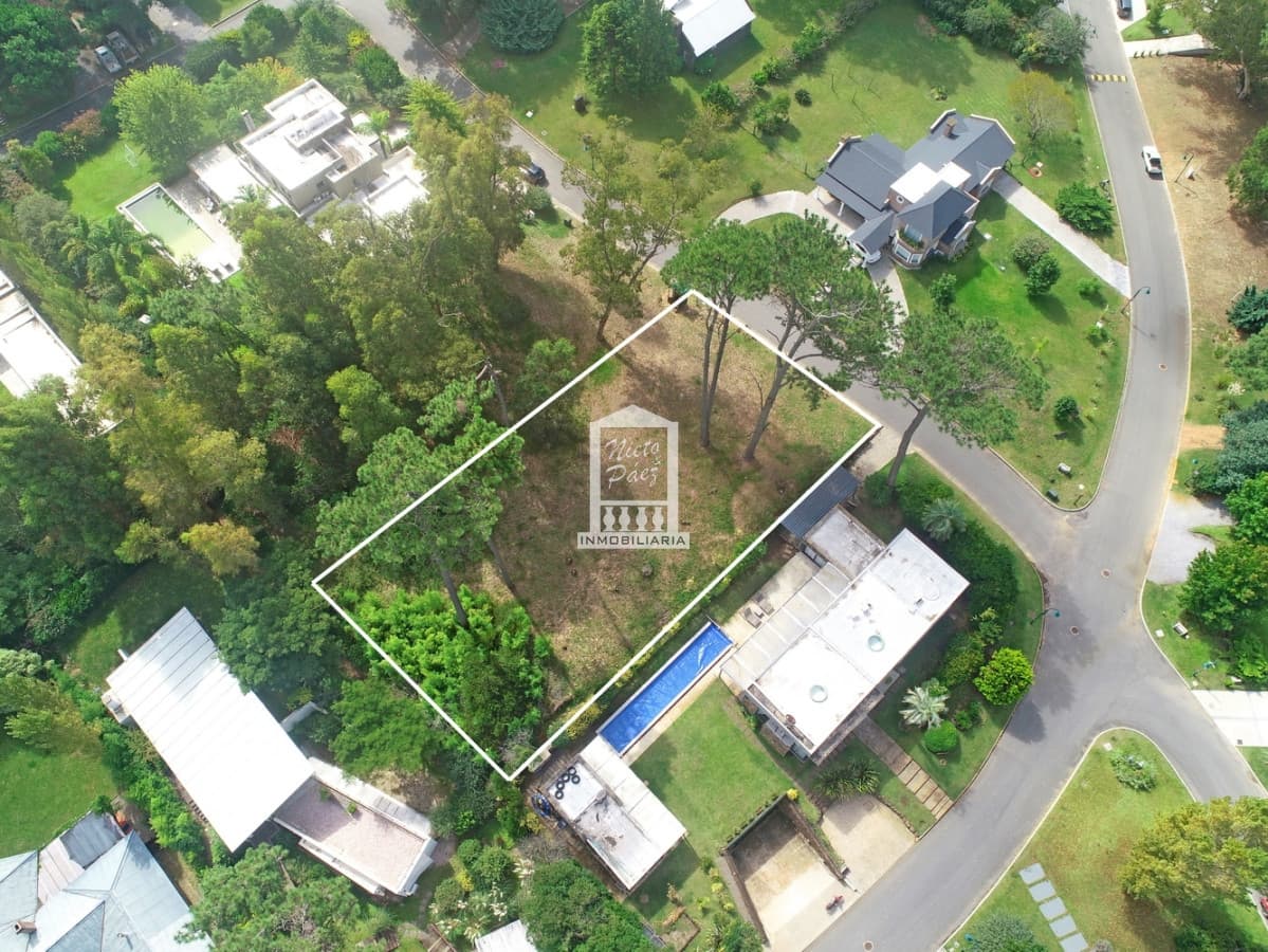 Barrio privado, La Arbolada, lote alto en el corazón del barrio.