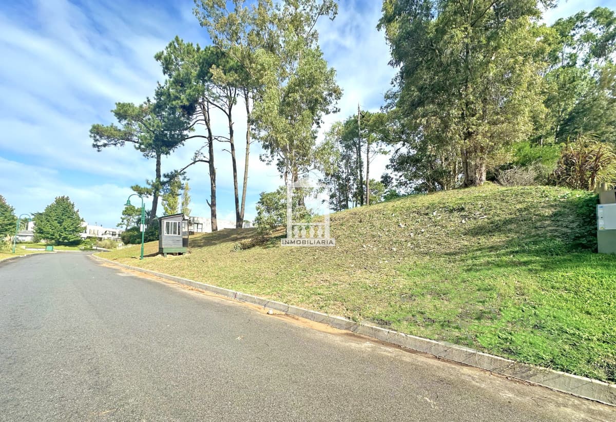 Barrio privado, La Arbolada, lote alto en el corazón del barrio.