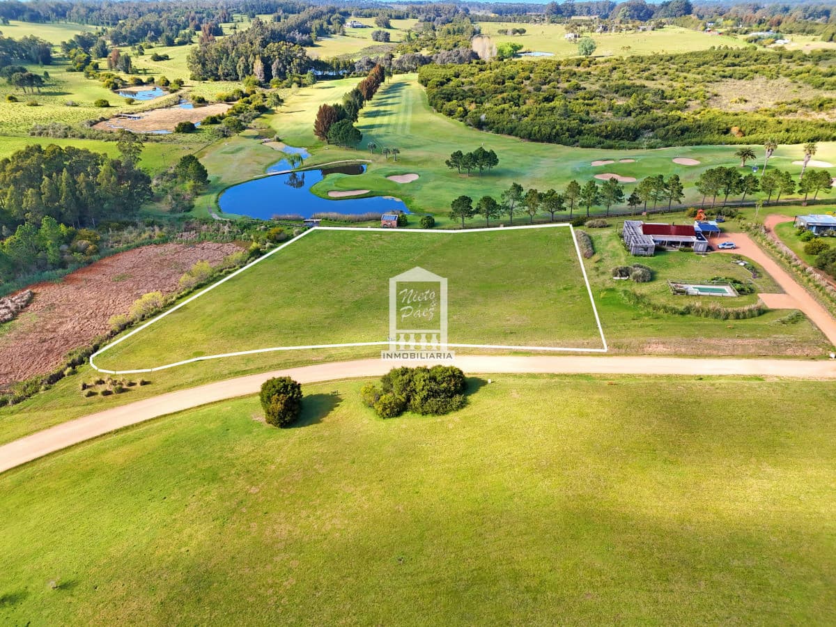 Pueblo Mío, 2 lotes linderos con proyecto aprobado de Martín Gómez.