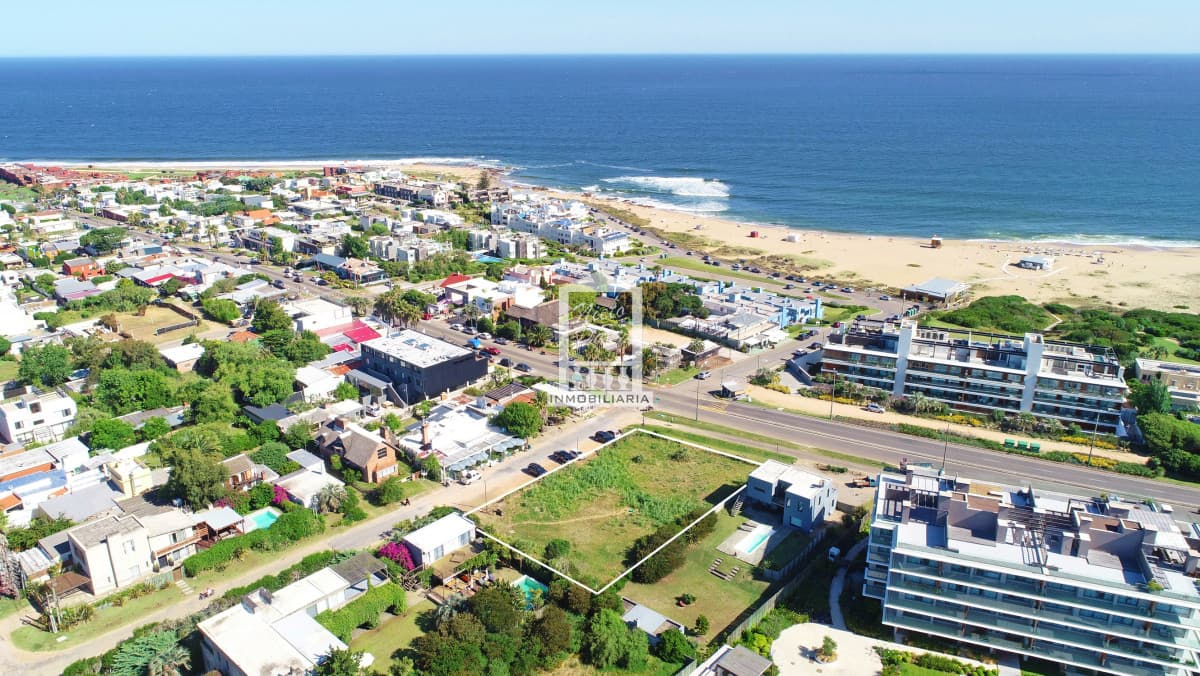 Manantiales, primera fila. 1.306 m2