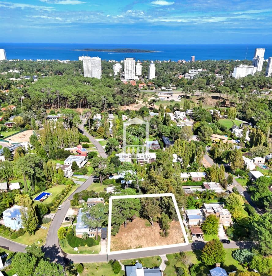 2.119 m2 en barrio privado La Arbolada