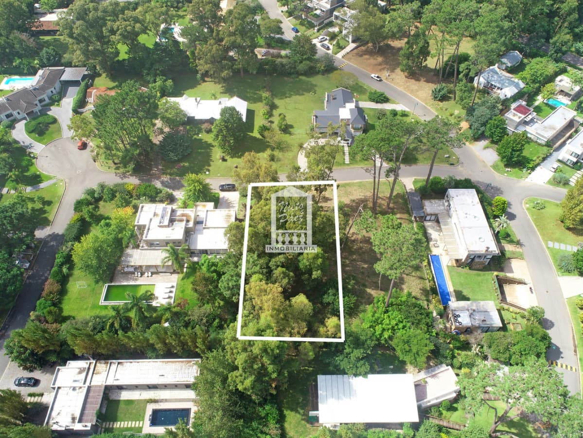 La Arbolada, Barrio Privado, lote alto en el corazón del barrio.