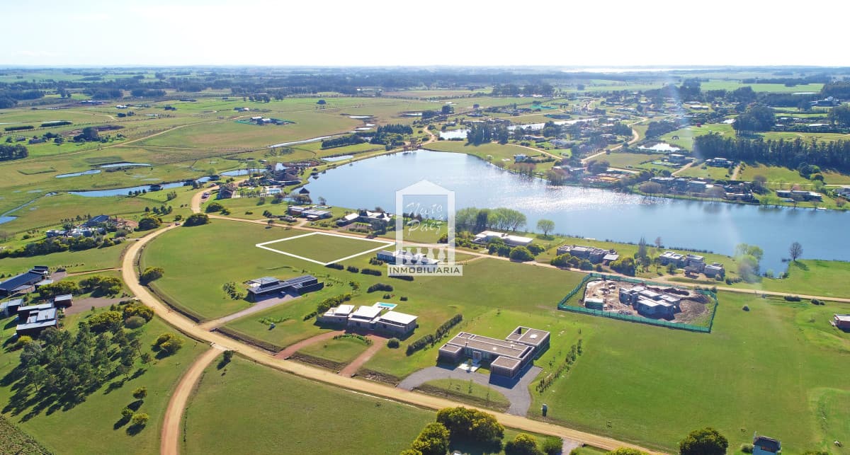 Pueblo Mío, lote alto con vista a la laguna grande.