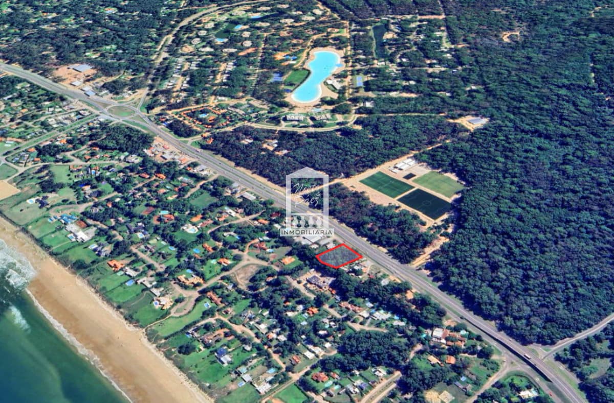 3.721 m2, en Solanas, sobre la ruta interbalnearia