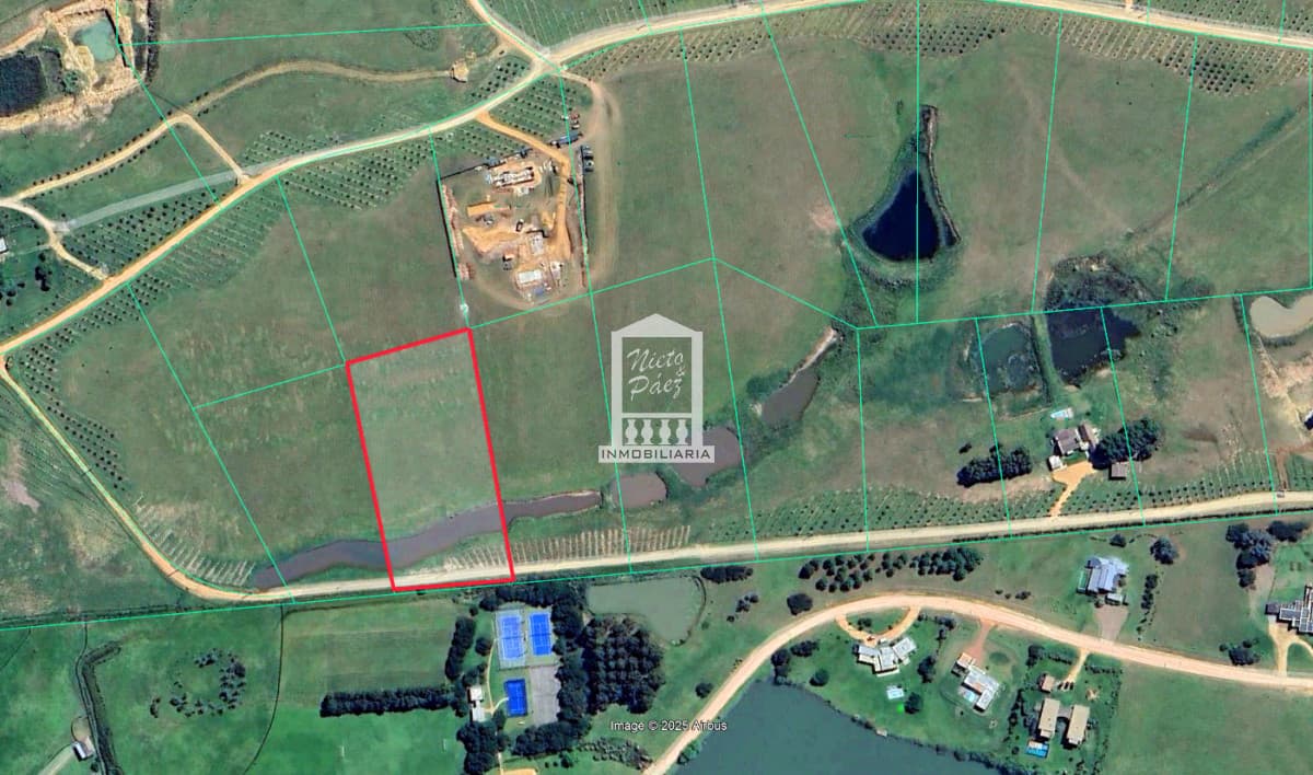 Lote de 10.000 m2 en Narbona La Plantación