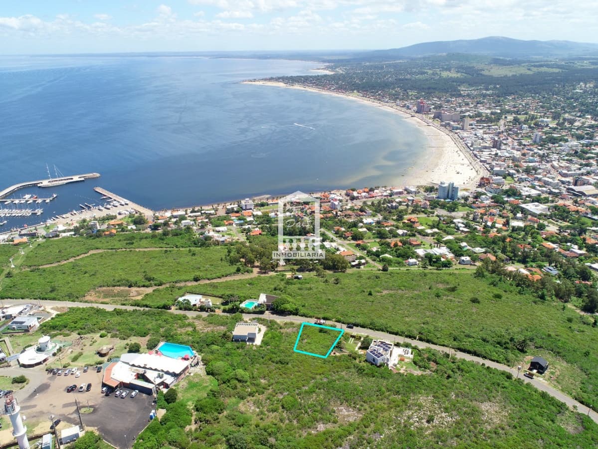 Cerro San Antonio, orientado al atardecer, la mejor vista.
