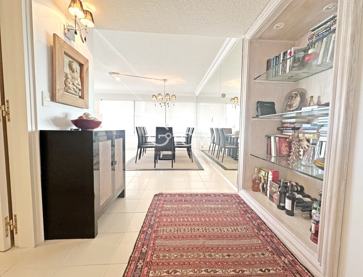 Puerto, exclusivo edificio. 3 suites + servicio.