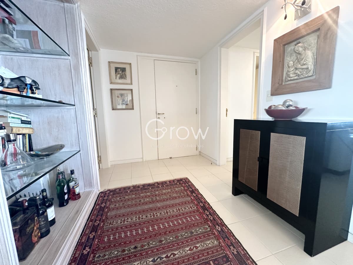 Puerto, exclusivo edificio. 3 suites + servicio.