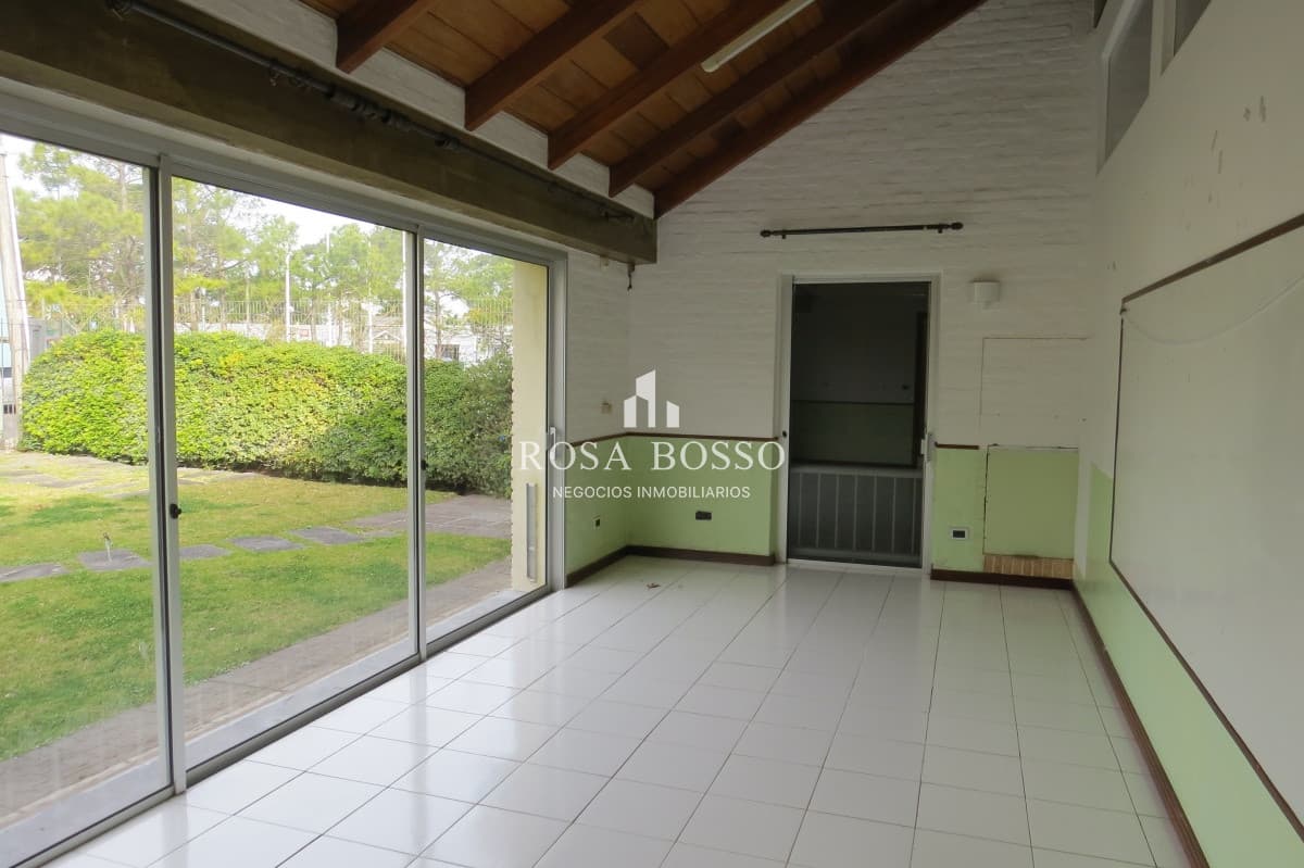 Casa local ideal para clínicas o consultorios