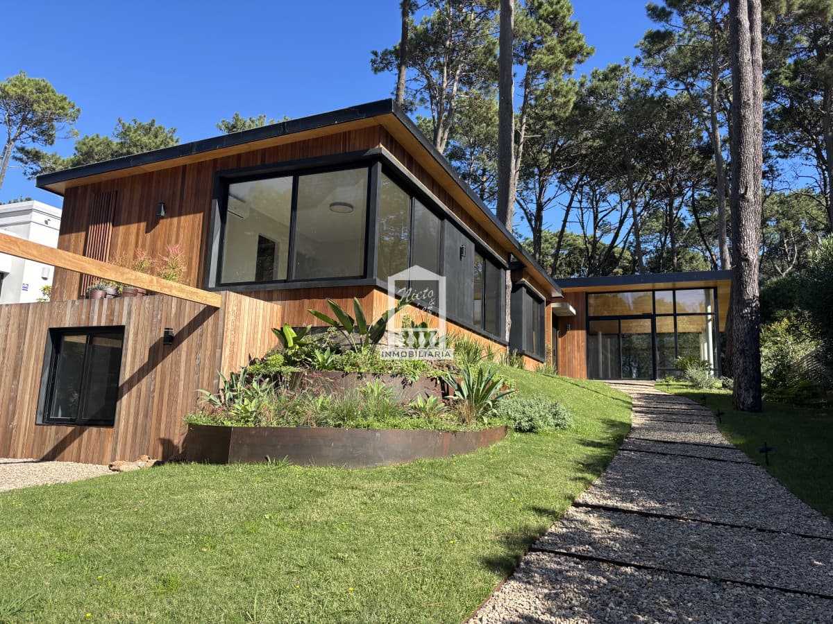 Casa en venta de 4 dormitorios, en Rincon del Indio