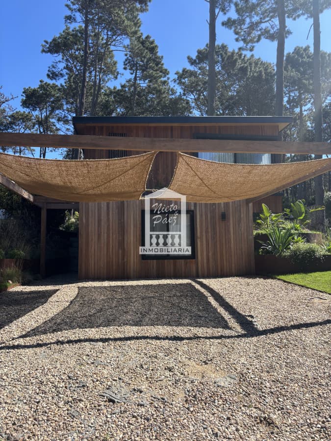 Casa en venta de 4 dormitorios, en Rincon del Indio