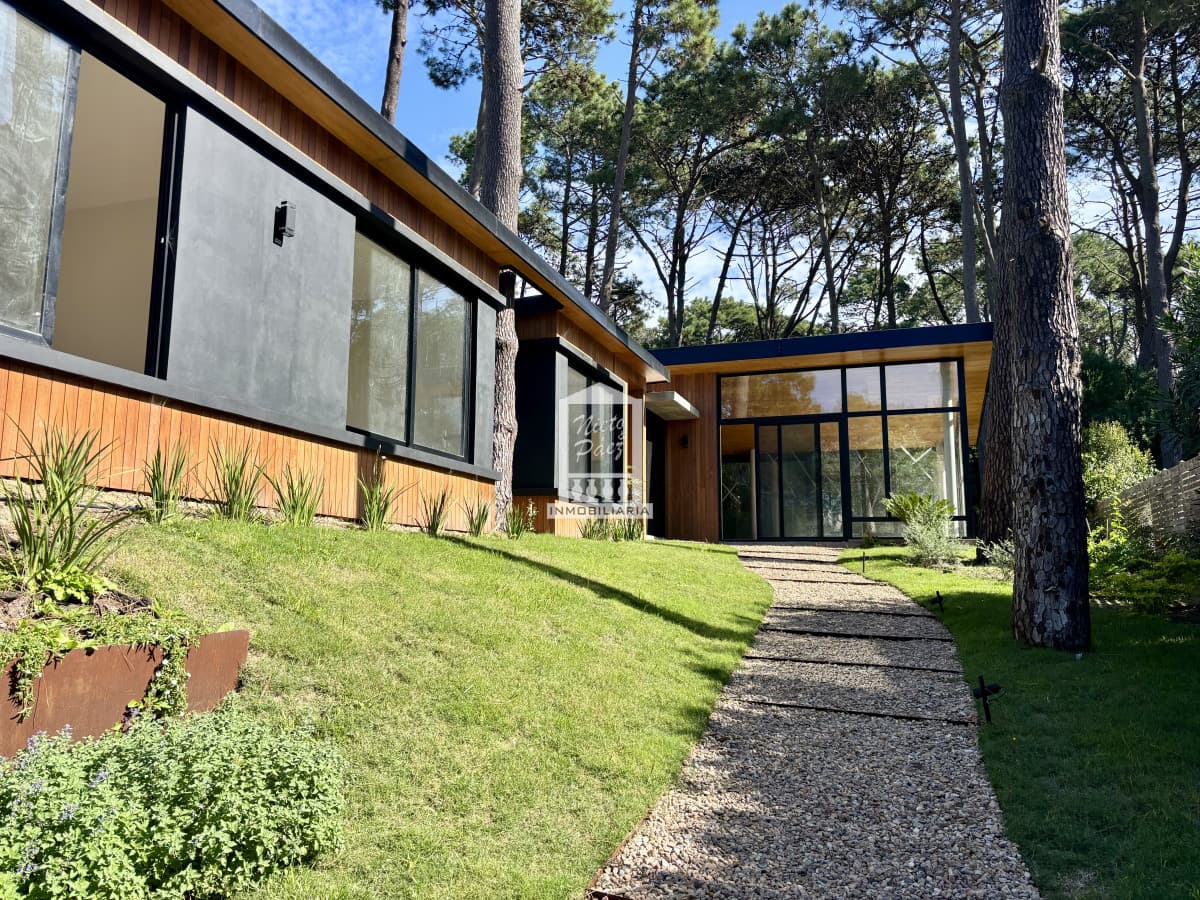 Casa en venta de 4 dormitorios, en Rincon del Indio