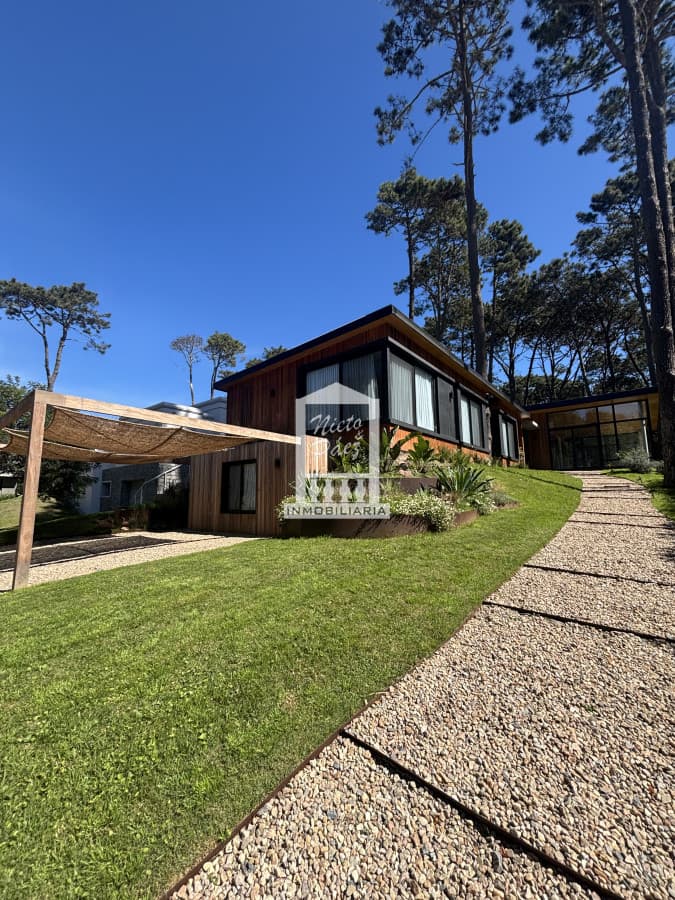 Casa en venta de 4 dormitorios, en Rincon del Indio