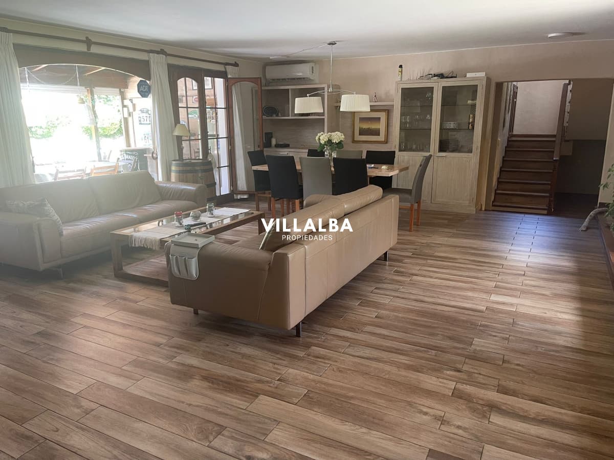 Casa en venta de 4 dormitorios en playa Mansa
