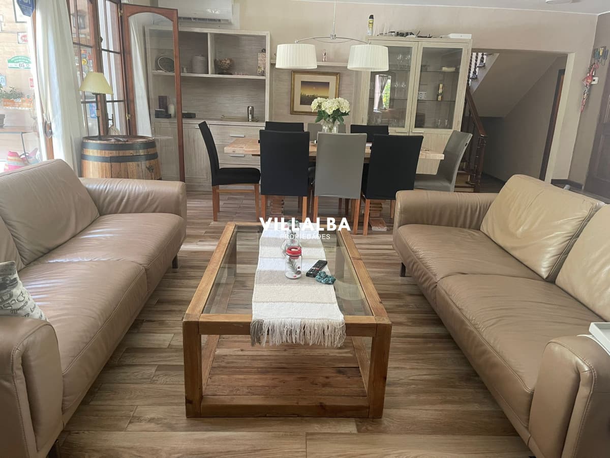 Casa en venta de 4 dormitorios en playa Mansa