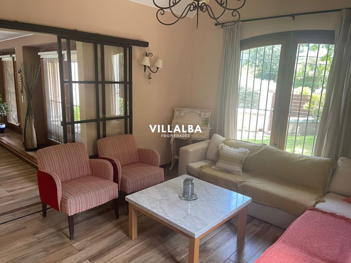 Casa en venta de 4 dormitorios en playa Mansa