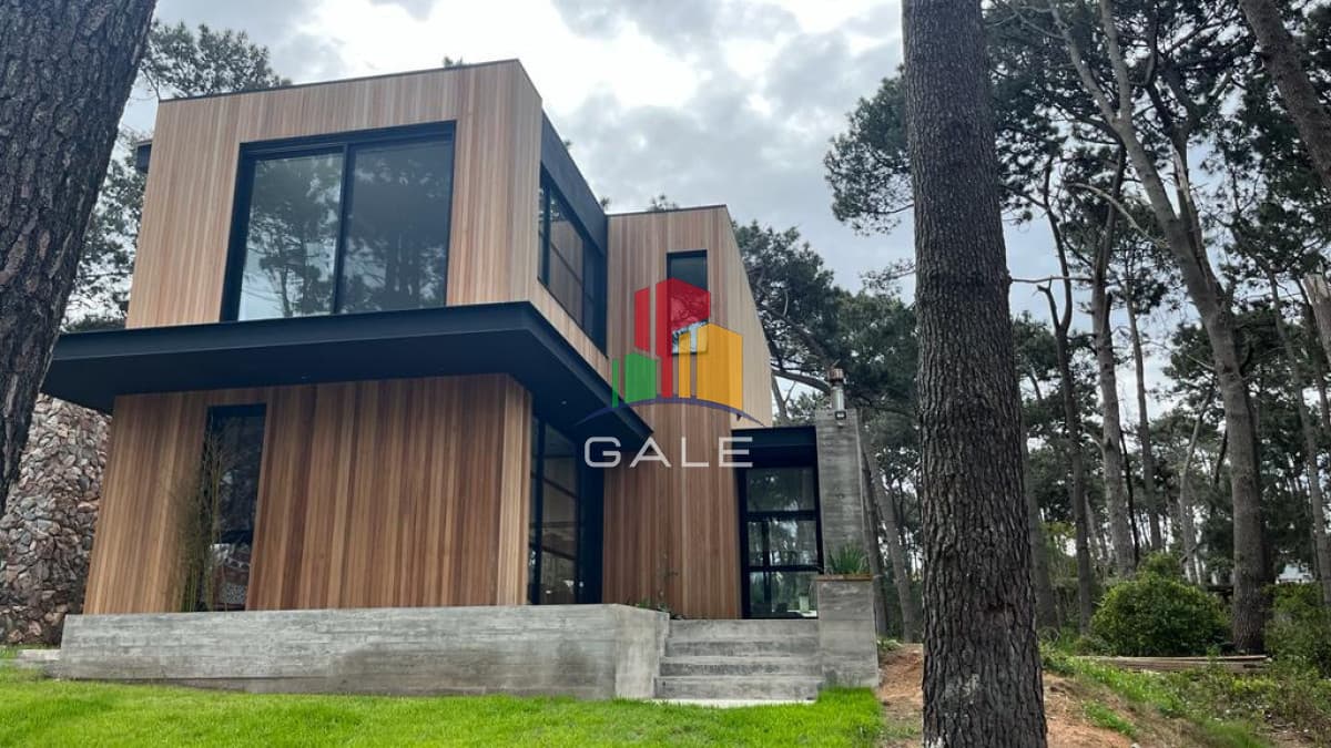 Casa en alquiler temporal de 3 dormitorios en La Barra, zona Montoya  -