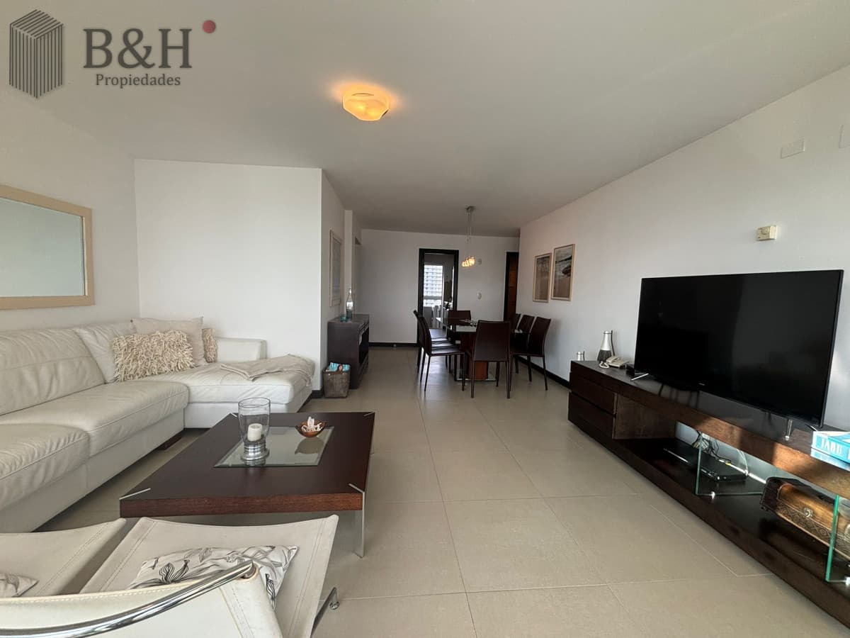 Apartamento en alquiler invernal de 3 suites en Gala Tower playa mansa