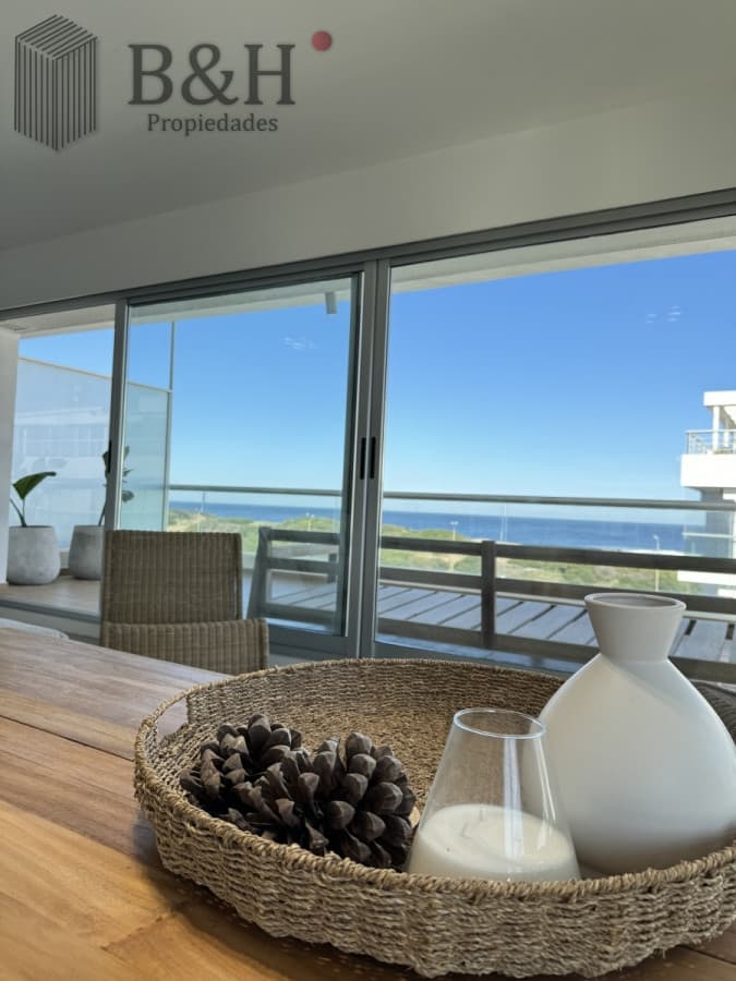 Penthouse en venta, de 3 dormitorios en suite, en playa brava, primera linea