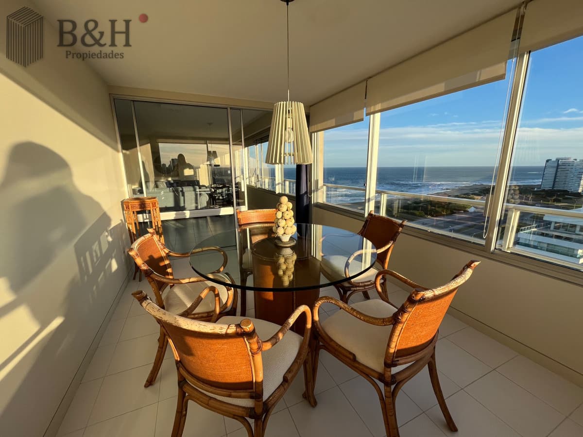 Apartamento en venta playa brava - piso alto en Tiburon II