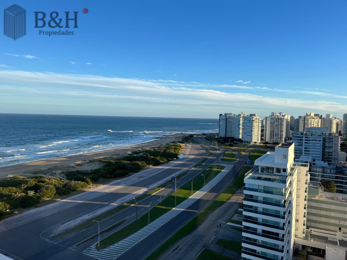 Apartamento en venta playa brava - piso alto en Tiburon II