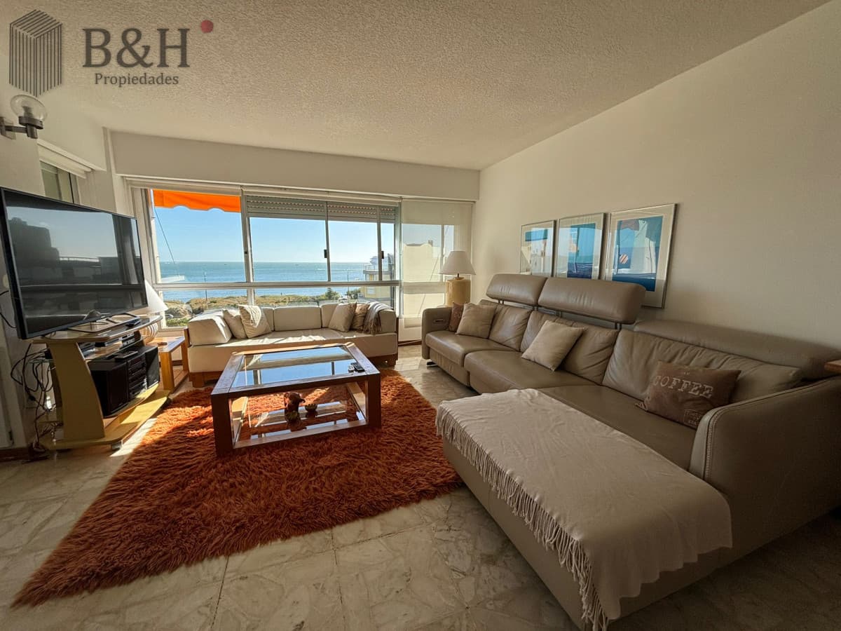 Apartamento en alquiler temporal, de 3 dormitorios, en playa mansa.