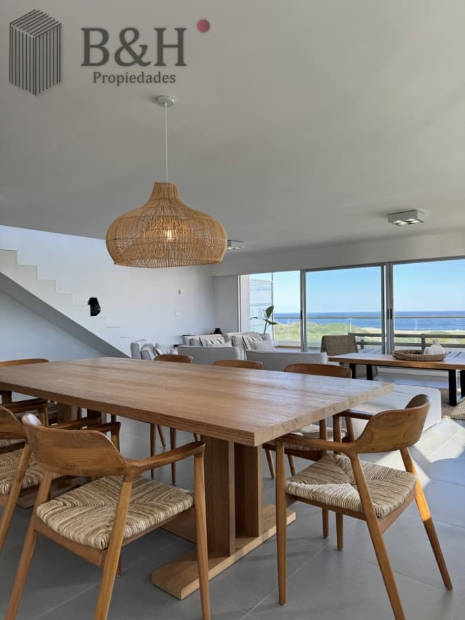 Penthouse en venta, de 3 dormitorios en suite, en playa brava, primera linea