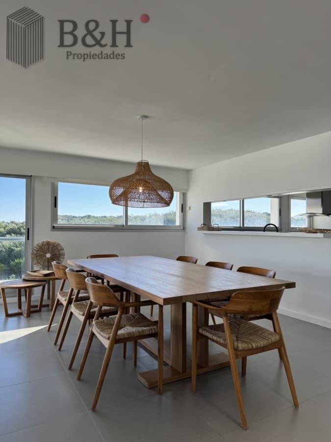 Penthouse en venta, de 3 dormitorios en suite, en playa brava, primera linea