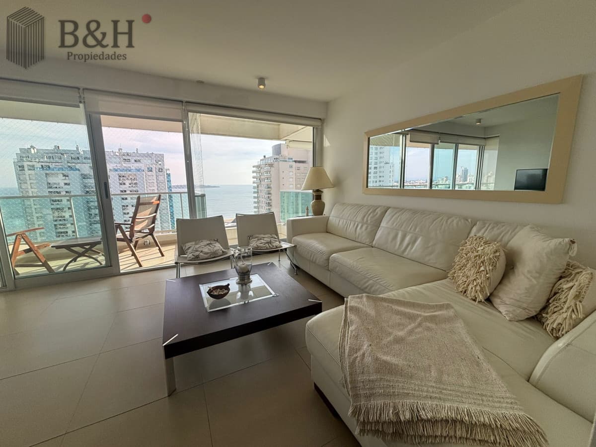 Apartamento en alquiler invernal de 3 suites en Gala Tower playa mansa