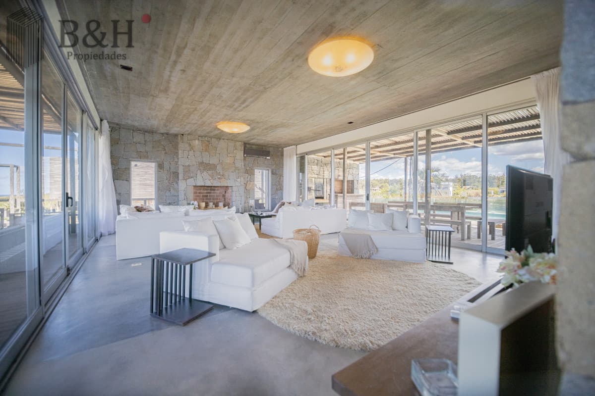 Casa en Venta, de 6 dormitorios, en Santa Monica, sobre el mar