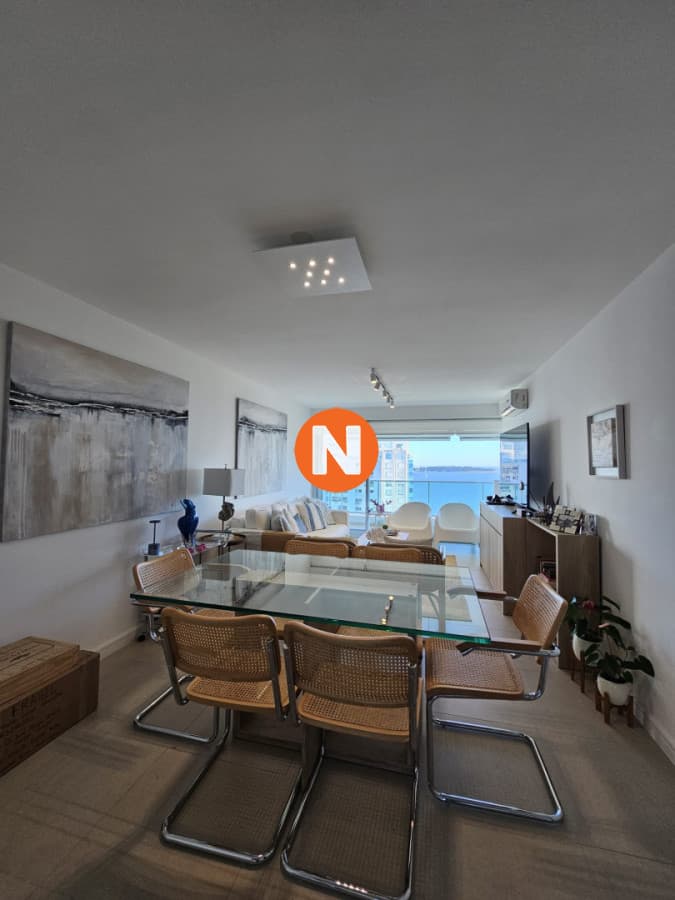 Venta apartamento de 2 dormitorios en playa Mansa, Gala Towe ...