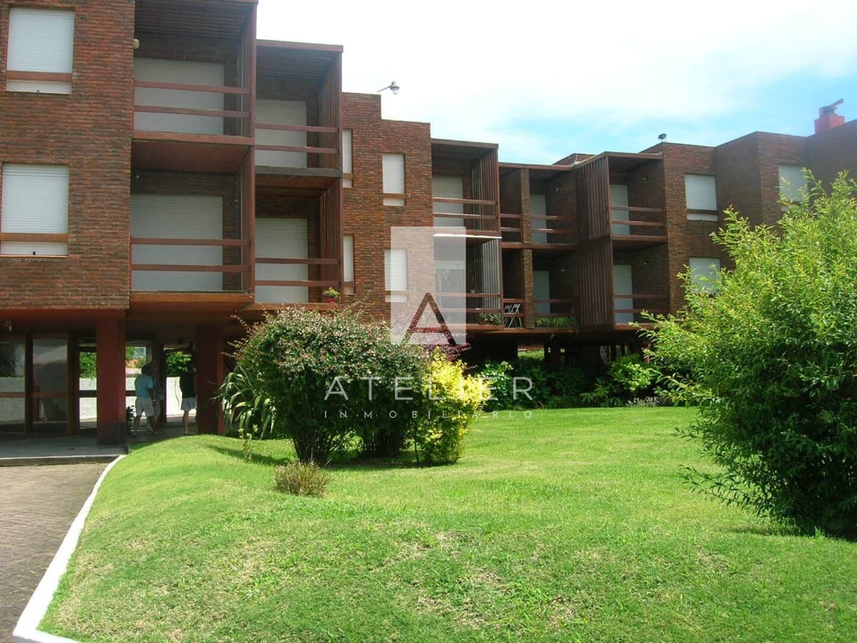 Apartamento de 2 dormitorios con 2 baños, terraza y cochera. Aidy Grill!