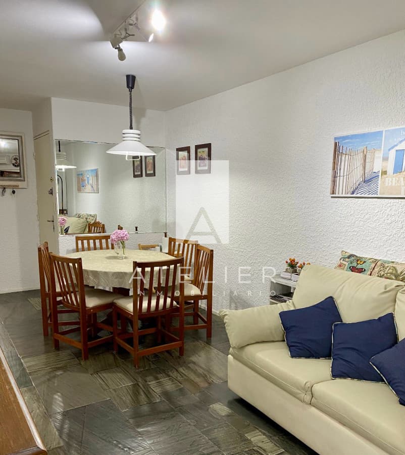 Apartamento de 2 dormitorios con 2 baños, terraza y cochera. Aidy Grill!