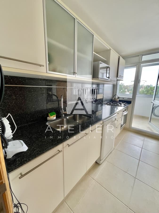 Apartamento en venta Playa Mansa  3 dormitorios
