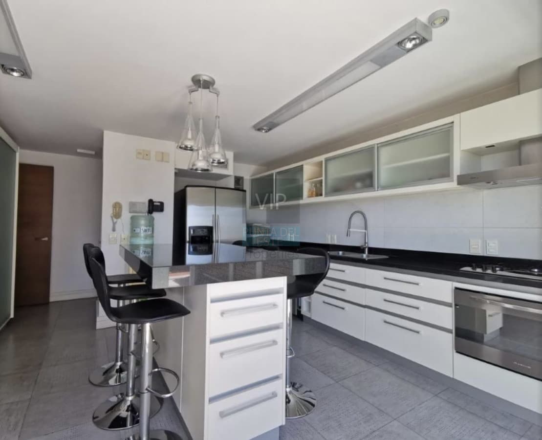 Venta Triplex 5 dormitorios Punta Carretas