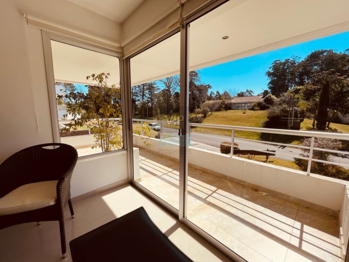 Vendo hermoso departamento de 1 dormitorio con balcón