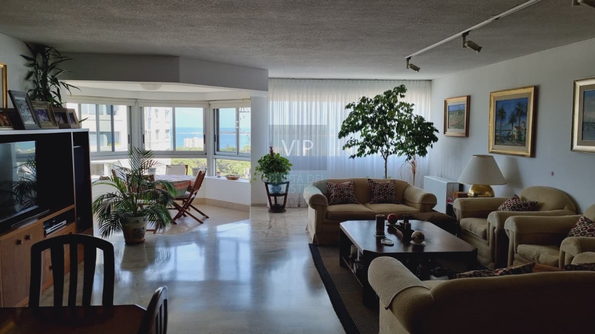 Venta Apartamento 3 dormitorios y Servicio Reciclado Punta del Este