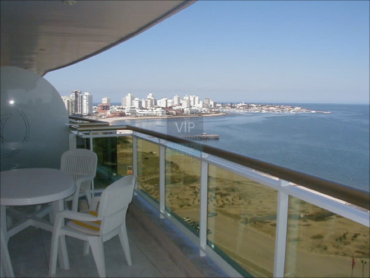 Alquilo departamento 3 dormitorios, primera linea con vista.