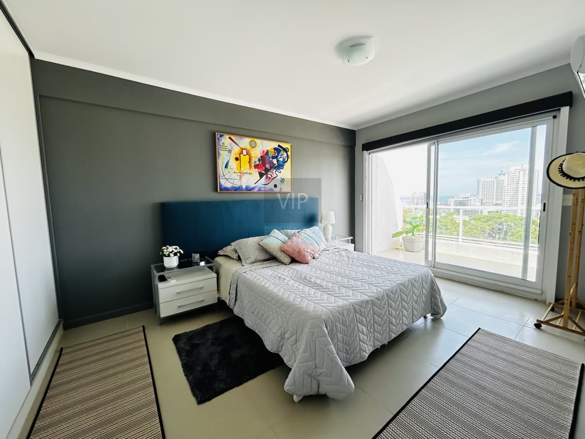 Venta de Penthouse de 3 dormitorios con vista al mar en Aidy grill - Punta del Este