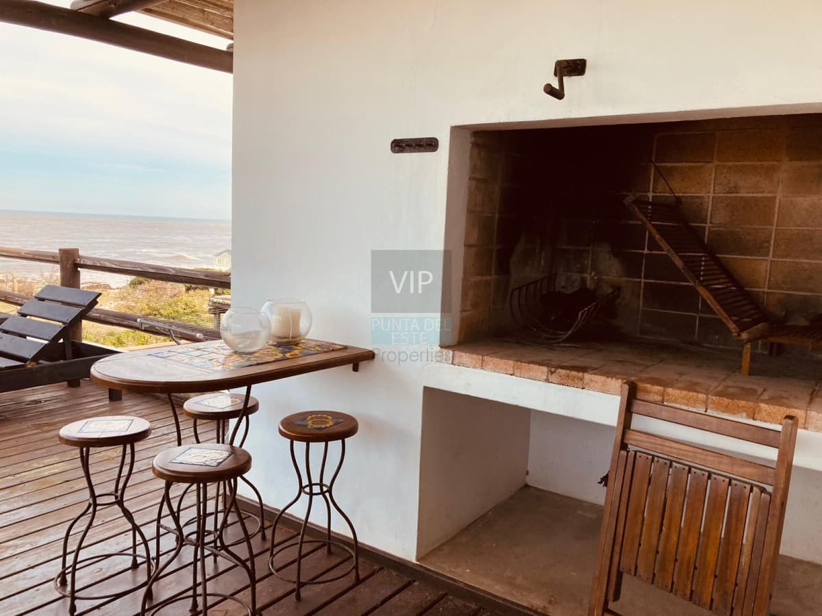 Alquiler verano apartamento de 3 dormitorios + servicio, con vista al mar.