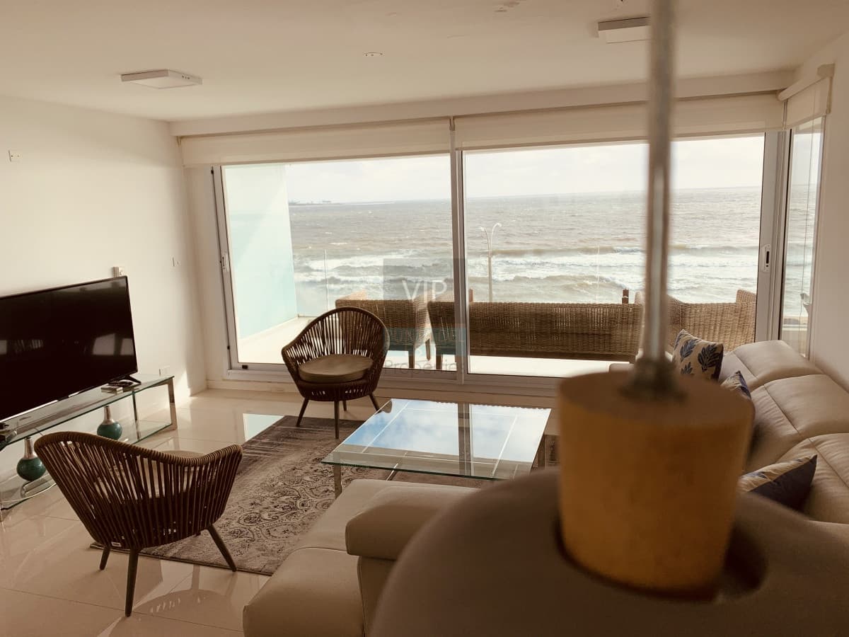 Penthouse de 3 dormitorios en playa mansa