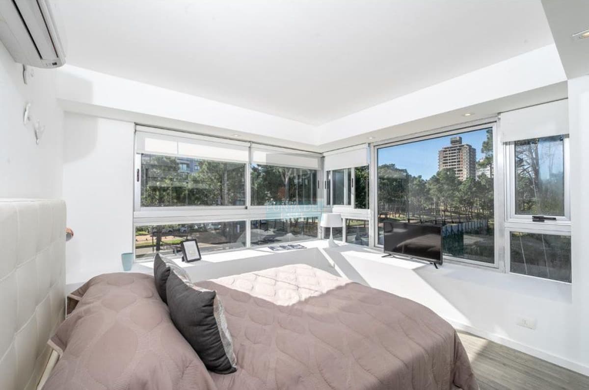 Venta apartamentos de 1 dormitorio con terraza y cochera Punta del Este