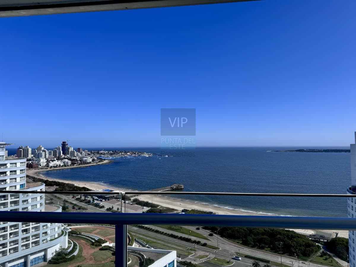 Oportunidad - Apartamento 3 dormitorios con vista al mar Playa Mansa - Punta del Este