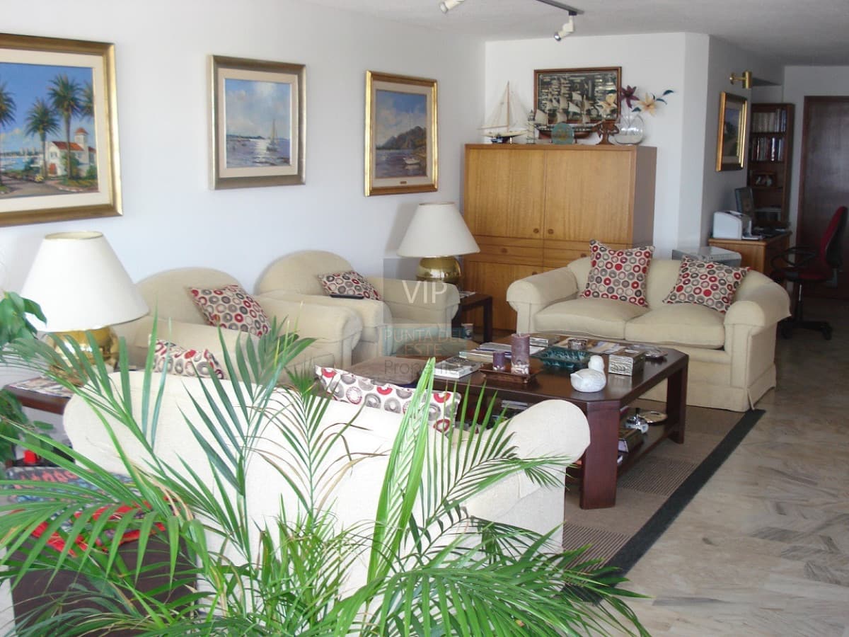 Venta Apartamento 3 dormitorios y Servicio Reciclado Punta del Este