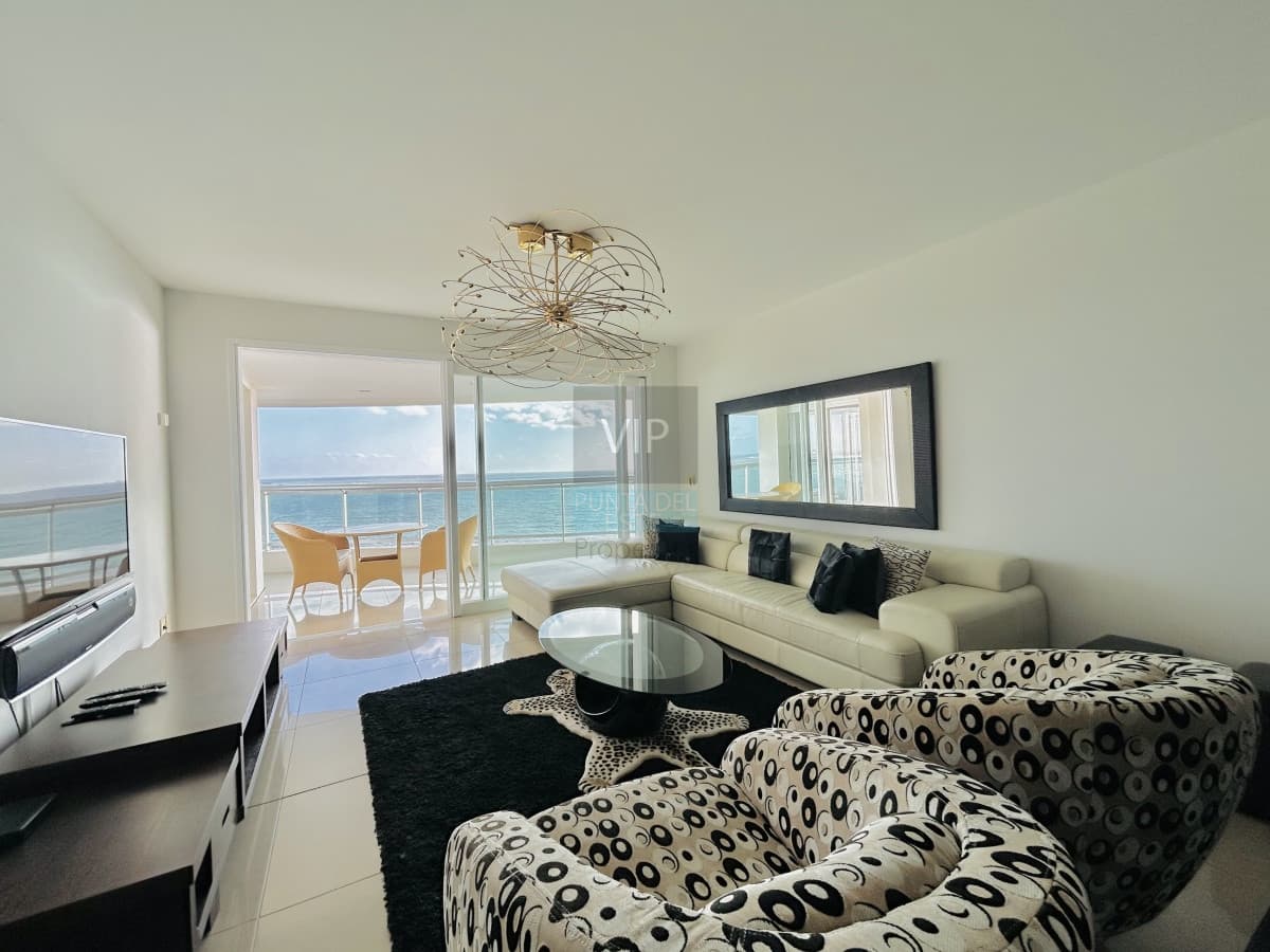 Alquiler apartamento 3 dormitorios con vista al mar Playa mansa - Punta del Este